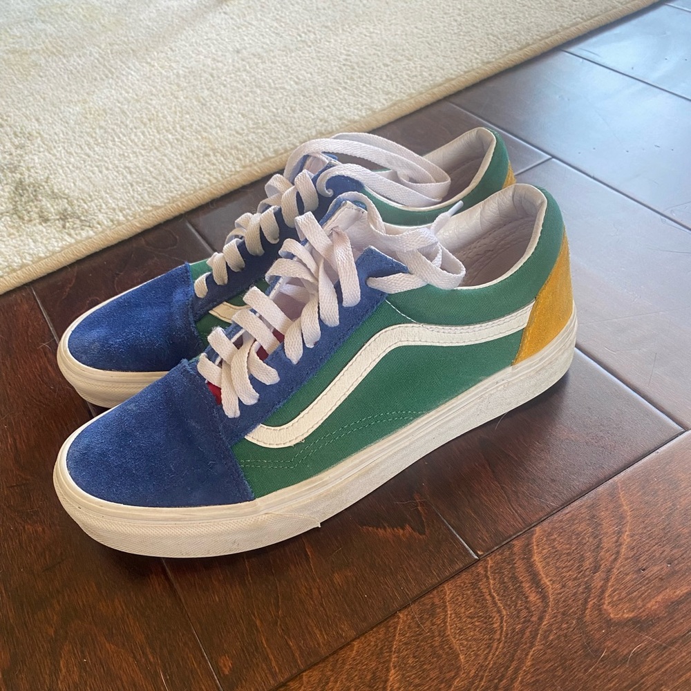 Yacht club vans